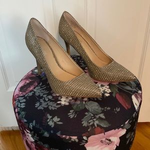 Sz 8, Carlos Posy 2 1/2”, silver and gold glitzy heels.